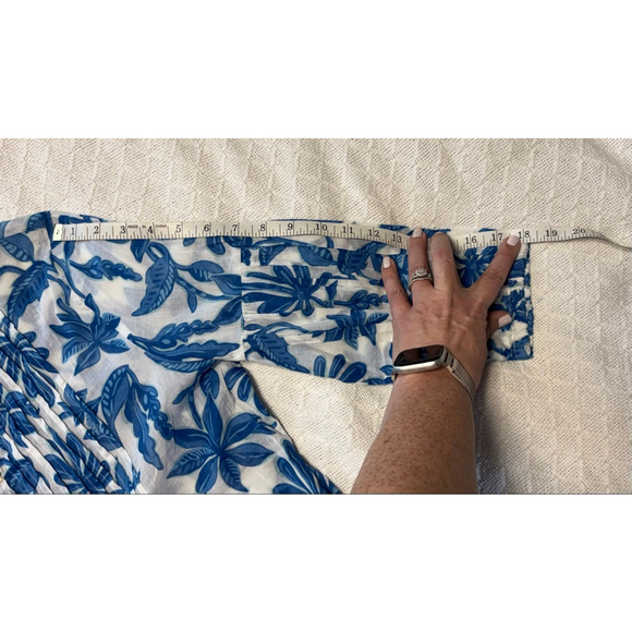 NWT Ellie Tahari Blue & White Floral Boho Blouse with 3/4 Puff Sleeves Size M - Picture 8 of 9